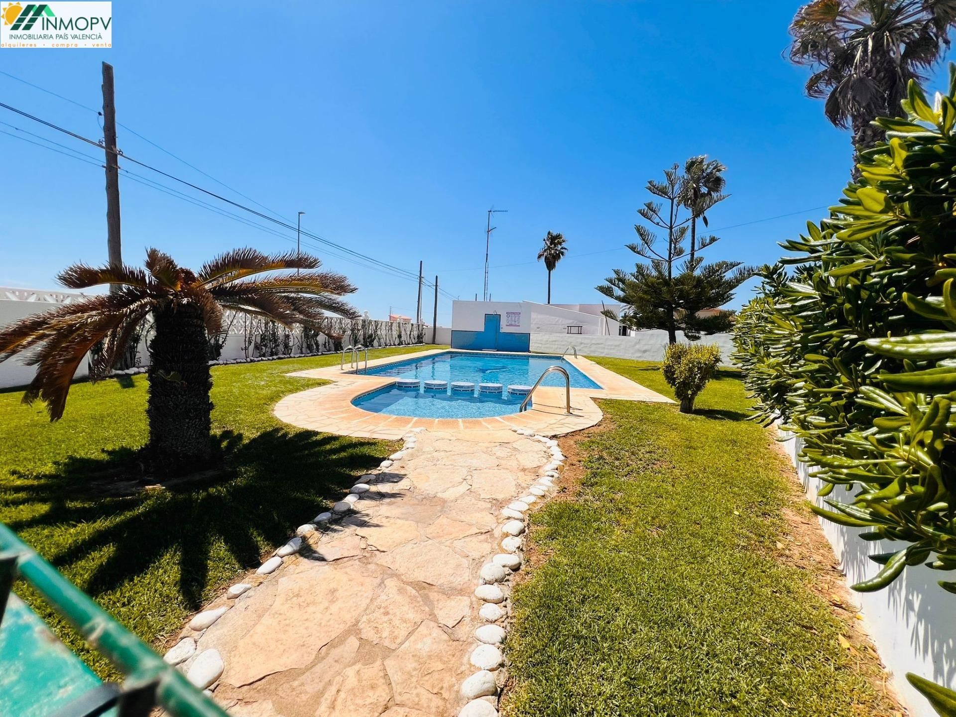 Swimming pool of Single-family semi-detached for sale in Vinaròs  with Air Conditioner, Heating and Private garden
