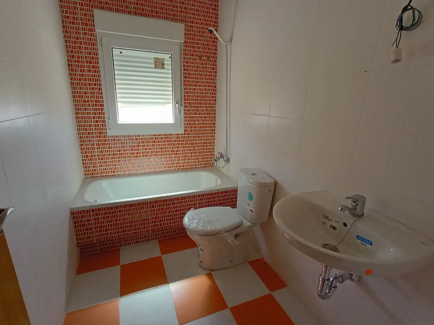 Bathroom of Houses for sale in Sanchidrián, Ávila