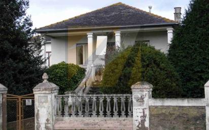 Vista exterior de Casa o xalet en venda en Coaña amb Terrassa