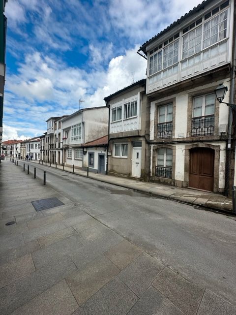 Vista exterior de Casa adosada de lloguer en Santiago de Compostela  amb Calefacció, Jardí privat i Parquet