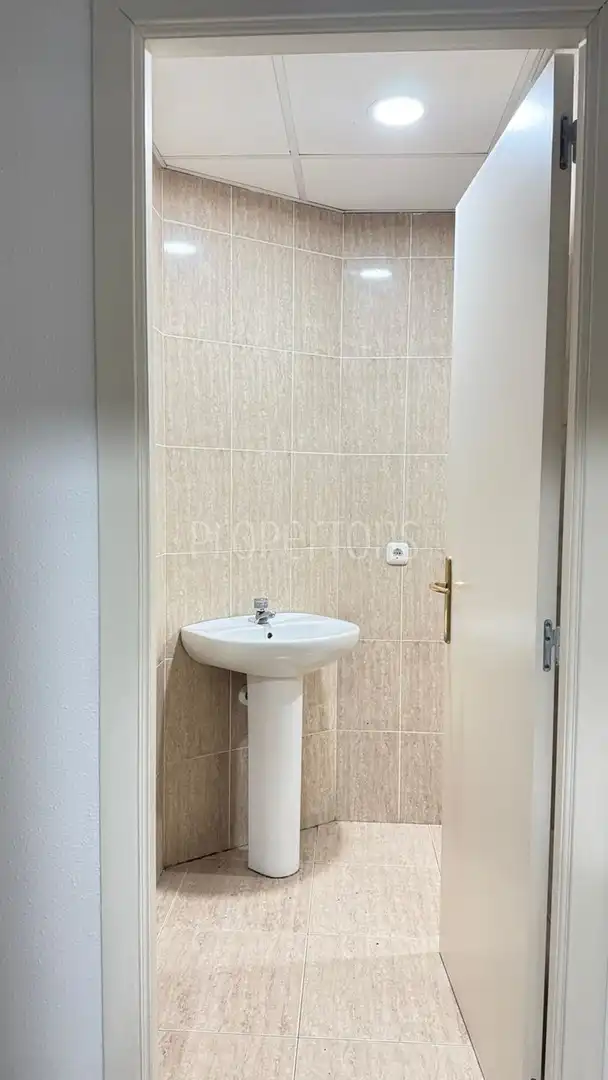 Bathroom of Office for rent in Bilbao 