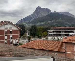 Vista exterior de Dúplex en venda en Ramales de la Victoria amb Balcó