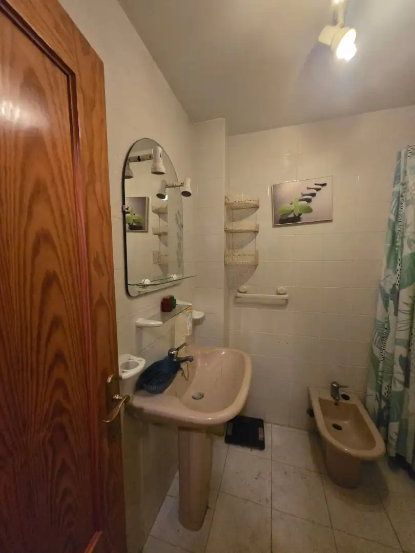 Badezimmer von Wohnung zum Verkauf in Roquetas de Mar mit Klimaanlage, Heizung und Möbliert