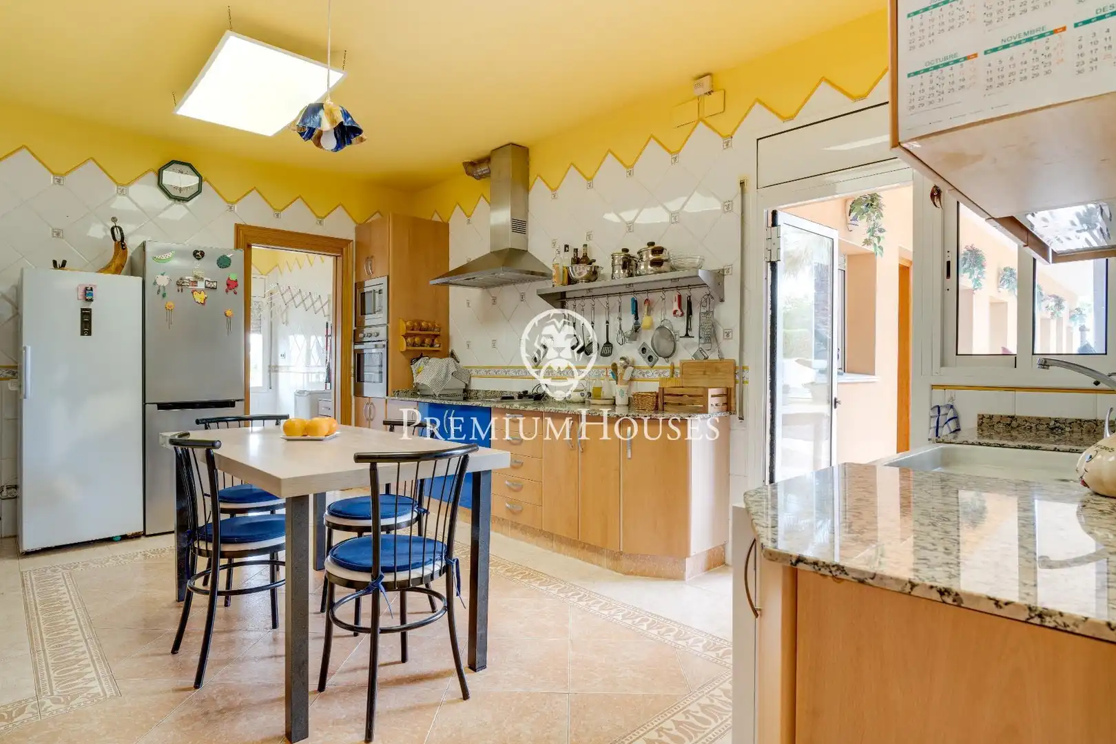 Cocina de Casa o chalet en venta en Vilanova i la Geltrú con Aire acondicionado, Calefacción y Jardín privado