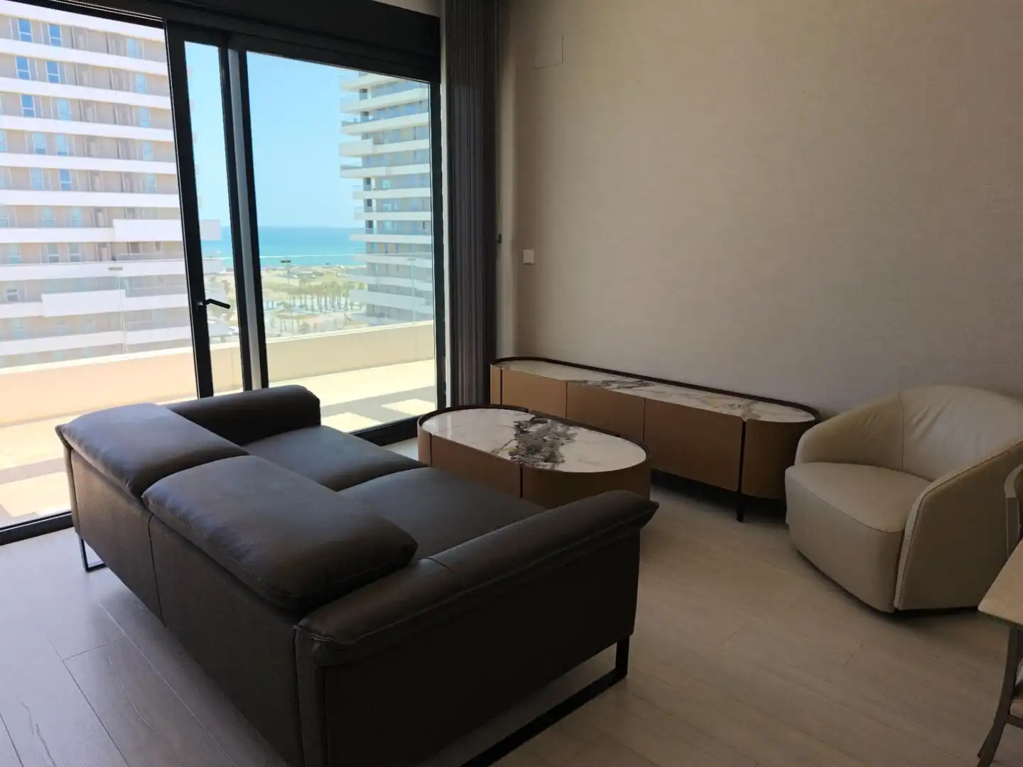 Sala d'estar de Àtic de lloguer en Málaga amb Aire condicionat, Calefacció i Jardí privat