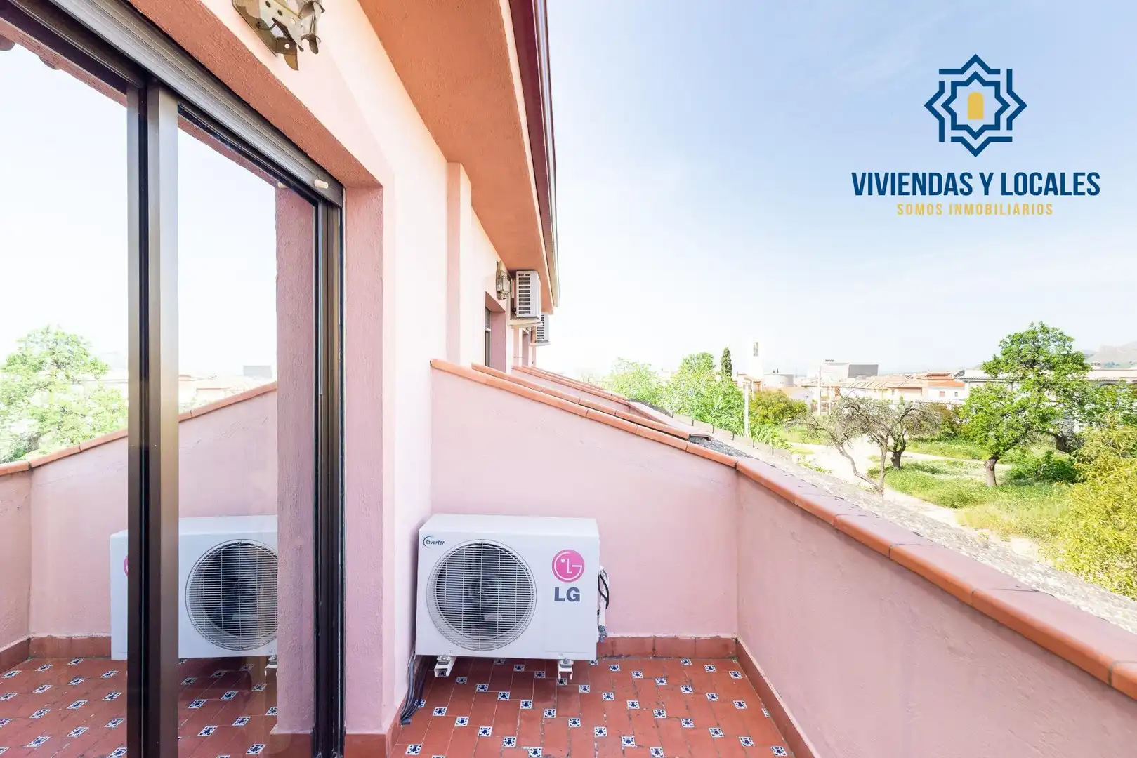 Terrassa de Casa adosada en venda en Peligros amb Aire condicionat, Calefacció i Jardí privat