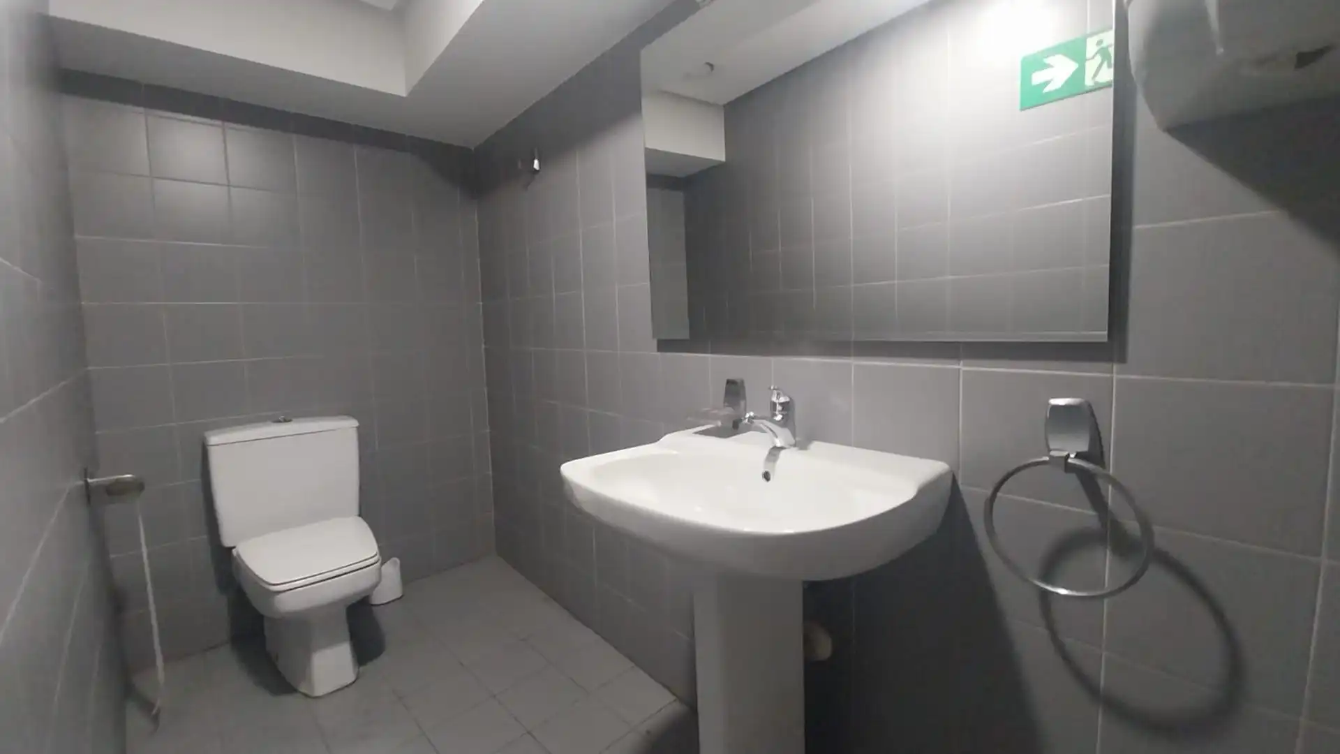 Badezimmer von Geschaftsraum zur Miete in Valladolid