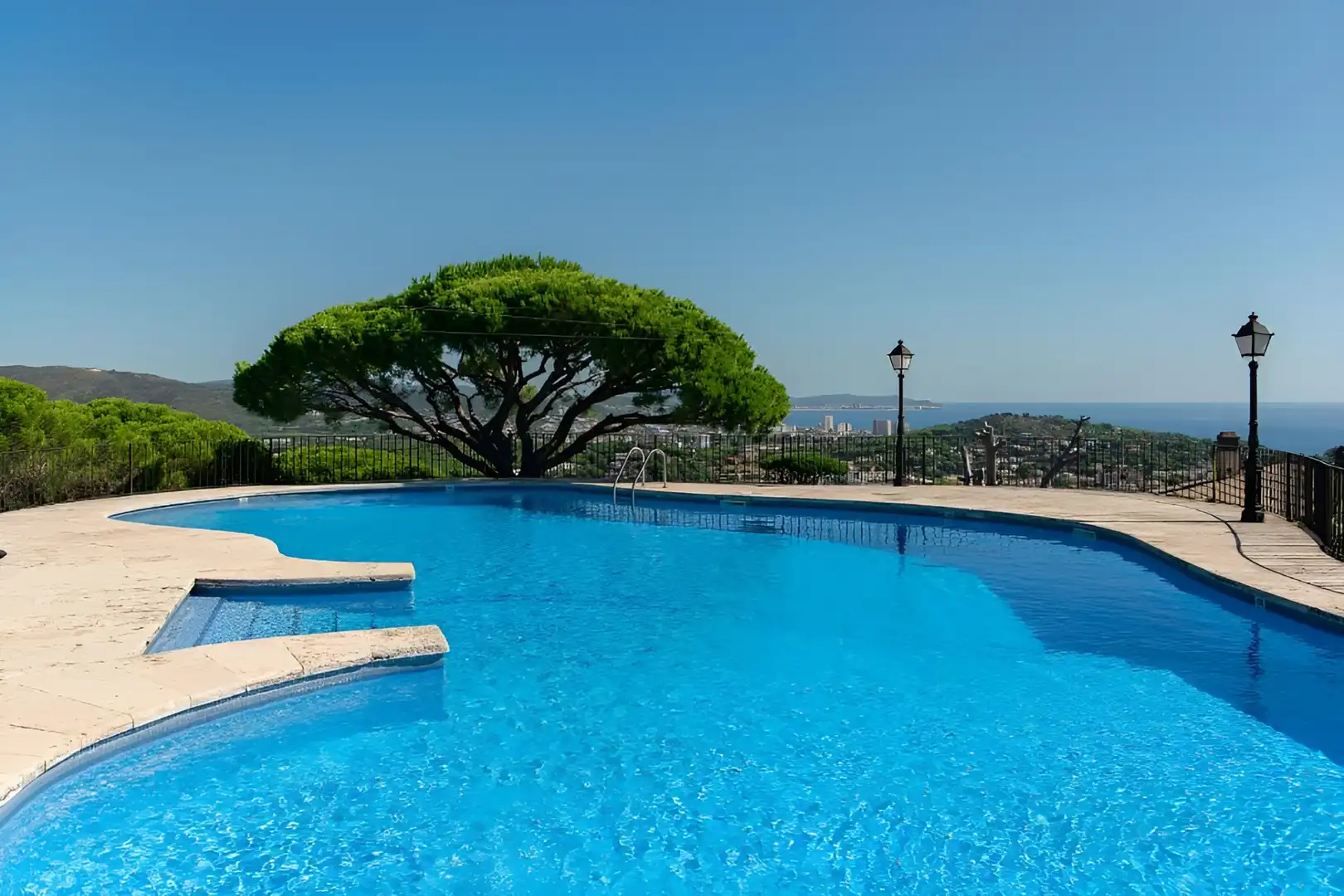 Piscina de Apartament en venda en Sant Feliu de Guíxols amb Calefacció, Terrassa i Piscina comunitària