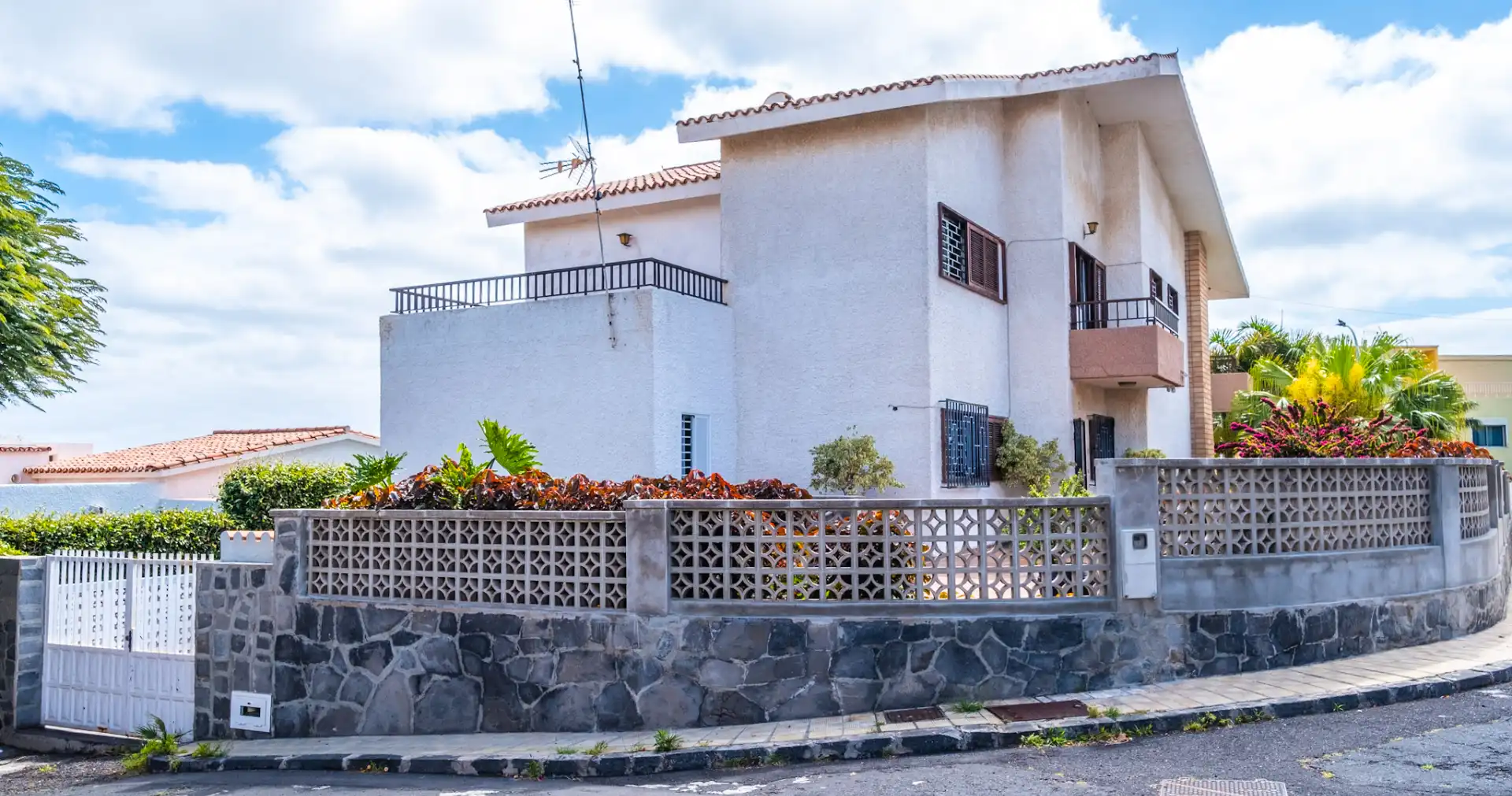 Vista exterior de Casa o xalet en venda en Santa Cruz de Tenerife amb Aire condicionat, Jardí privat i Balcó