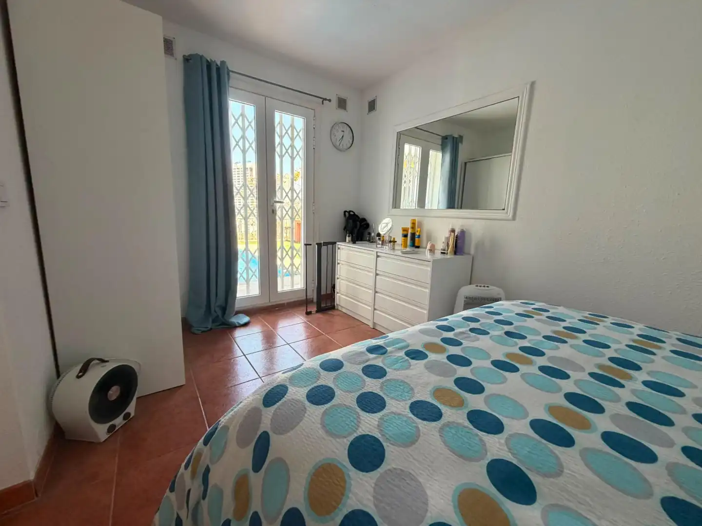 Habitación de Casa adosada en venta en Benidorm con Aire acondicionado, Calefacción y Jardín privado