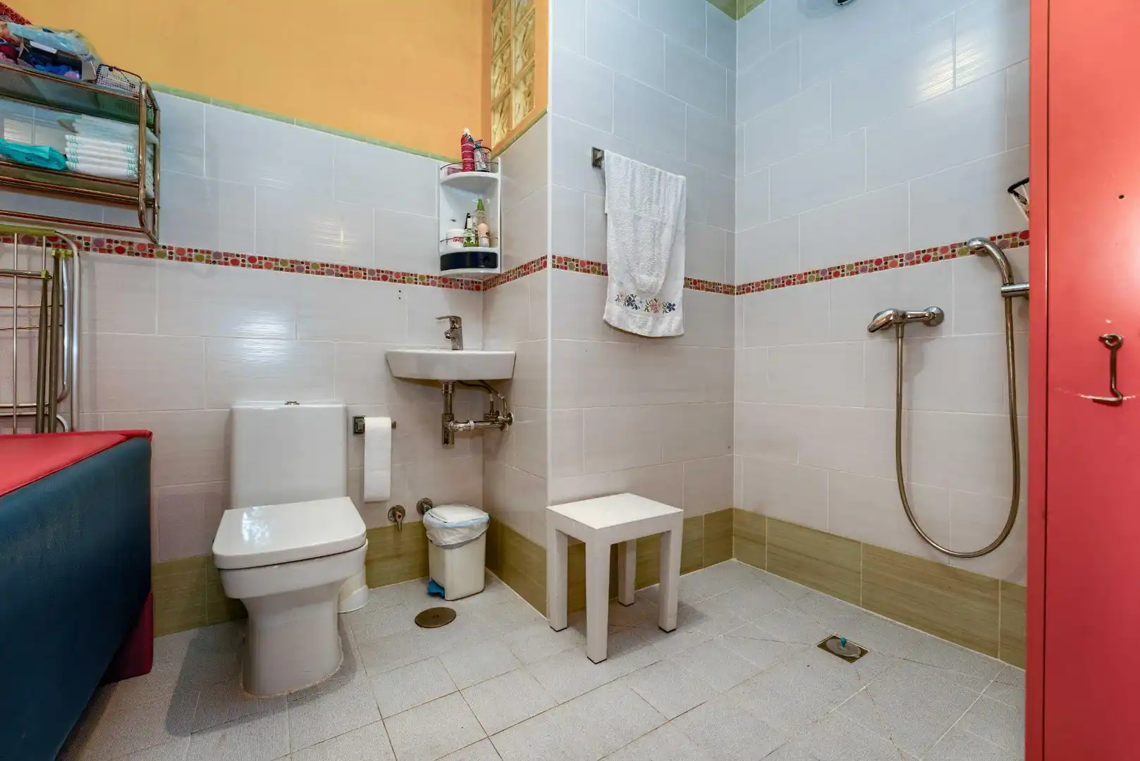 Bathroom of Houses for sale in Palomares del Río  with Air Conditioner, Heating and Private garden