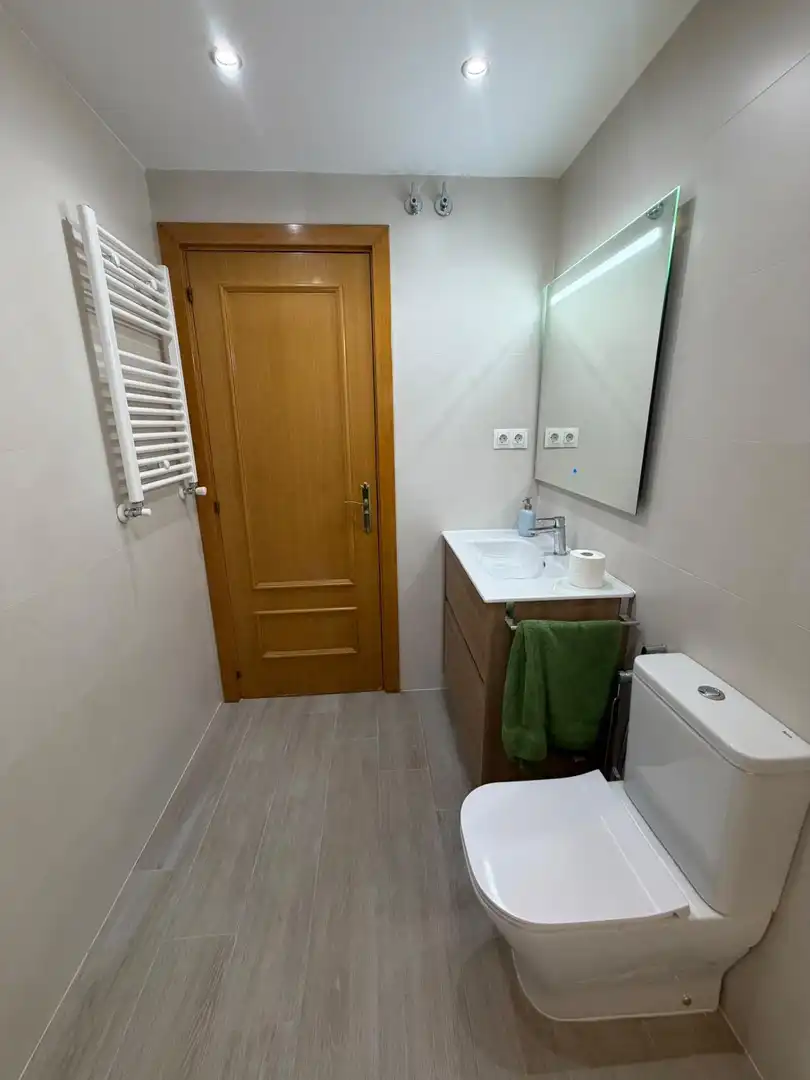 Badezimmer von Wohnung zur Miete in Madrid mit Heizung, Privatgarten und Parkett