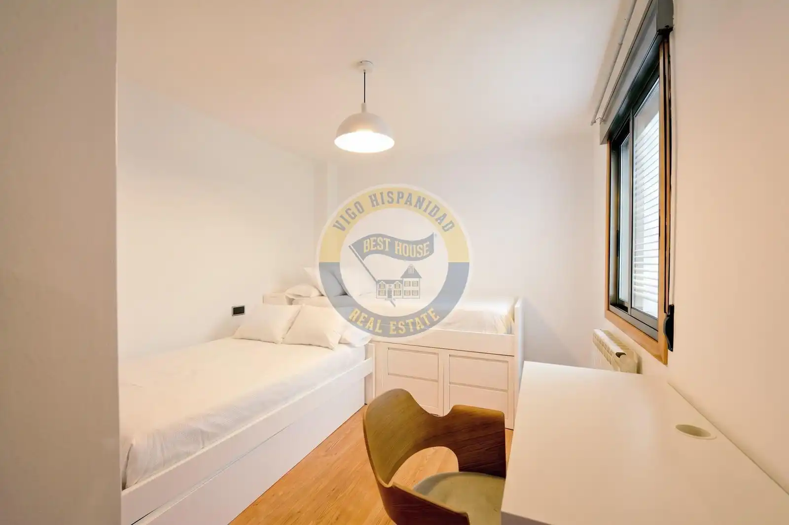 Habitación de Piso en venta en Vigo  con Calefacción, Parquet y Terraza