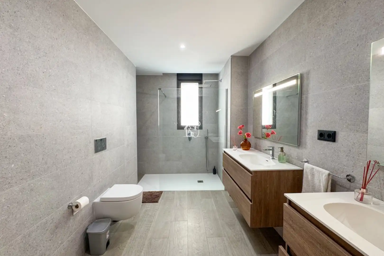 Bathroom of Flat for rent in Torrevieja  with Air Conditioner, Furnished and Oven