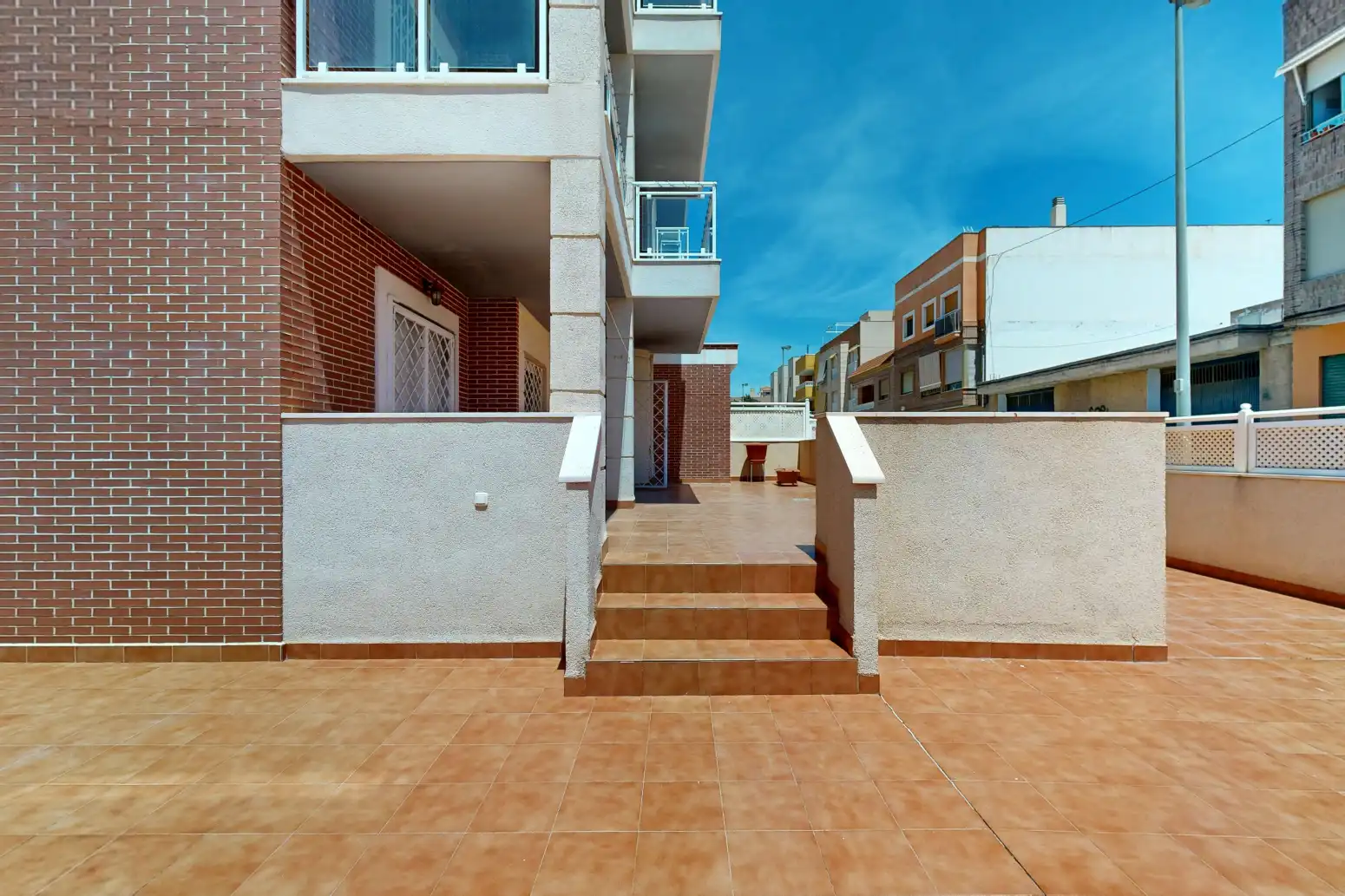 Außenansicht von Wohnung zum Verkauf in Cartagena mit Privatgarten, Terrasse und Abstellraum