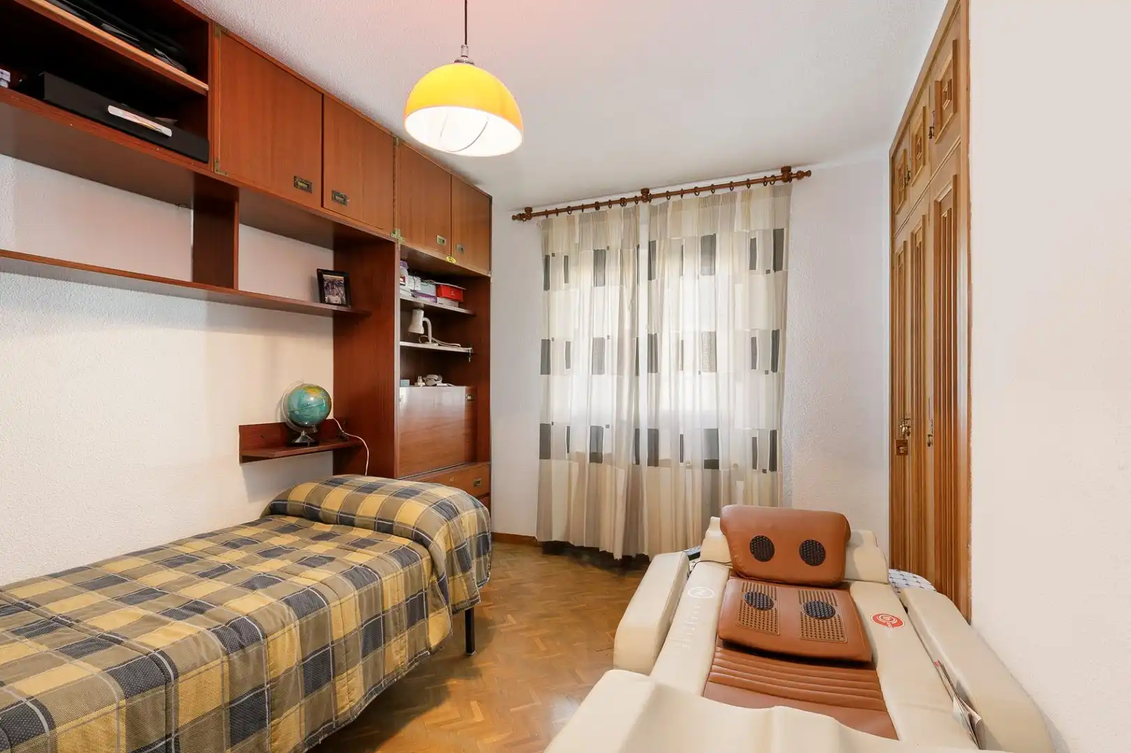Habitación de Casa o chalet en venta en Granada con Aire acondicionado, Calefacción y Jardín privado