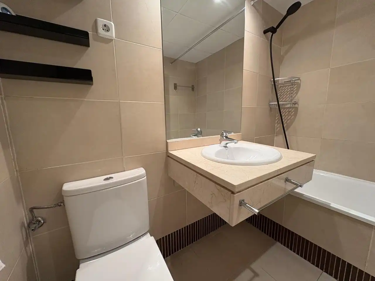 Badezimmer von Wohnung zur Miete in Madrid mit Klimaanlage, Heizung und Parkett