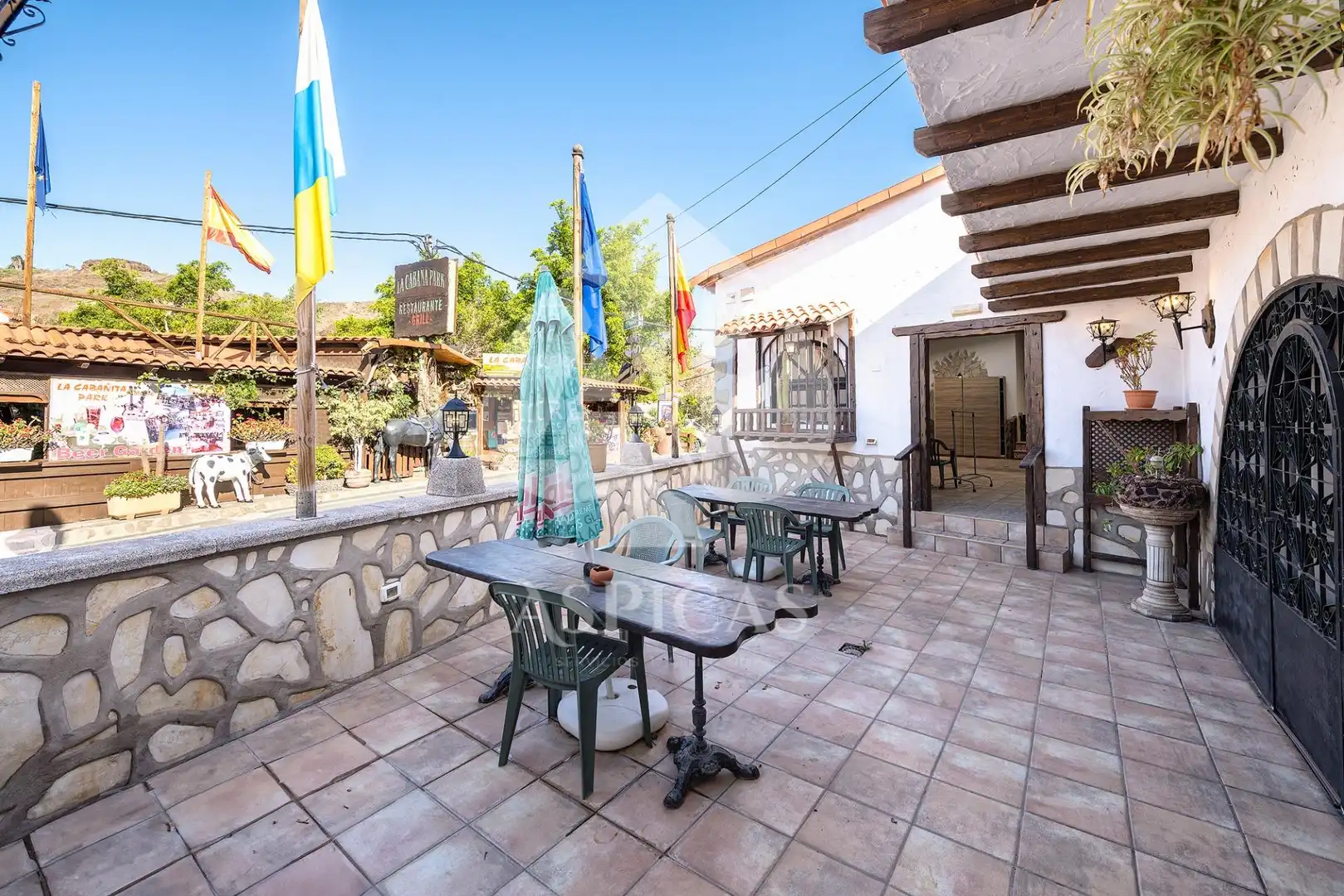 Commercial properties for sale in Montaña - La Data