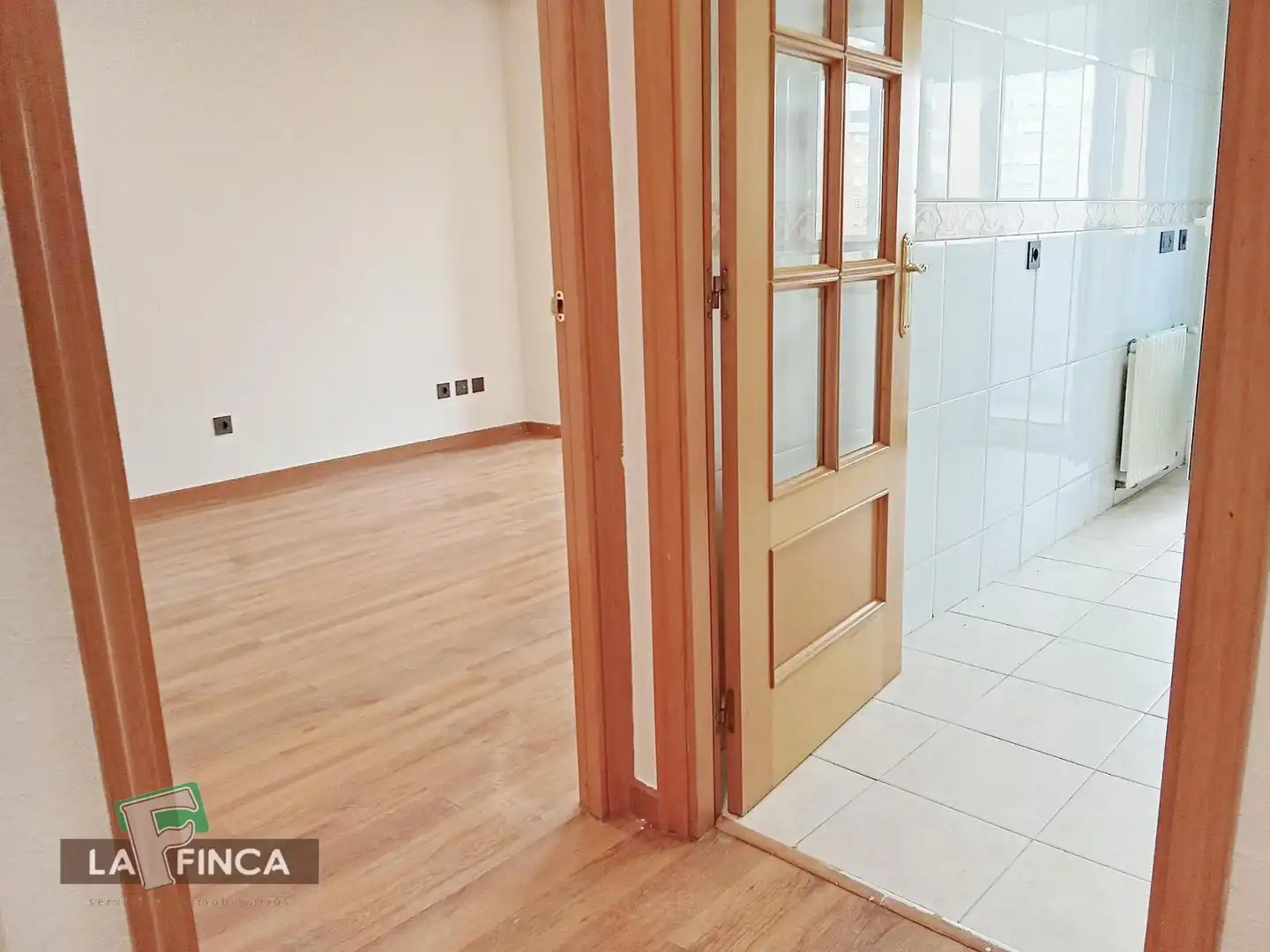 Pis en venda en Oviedo  amb Calefacció, Parquet i Terrassa