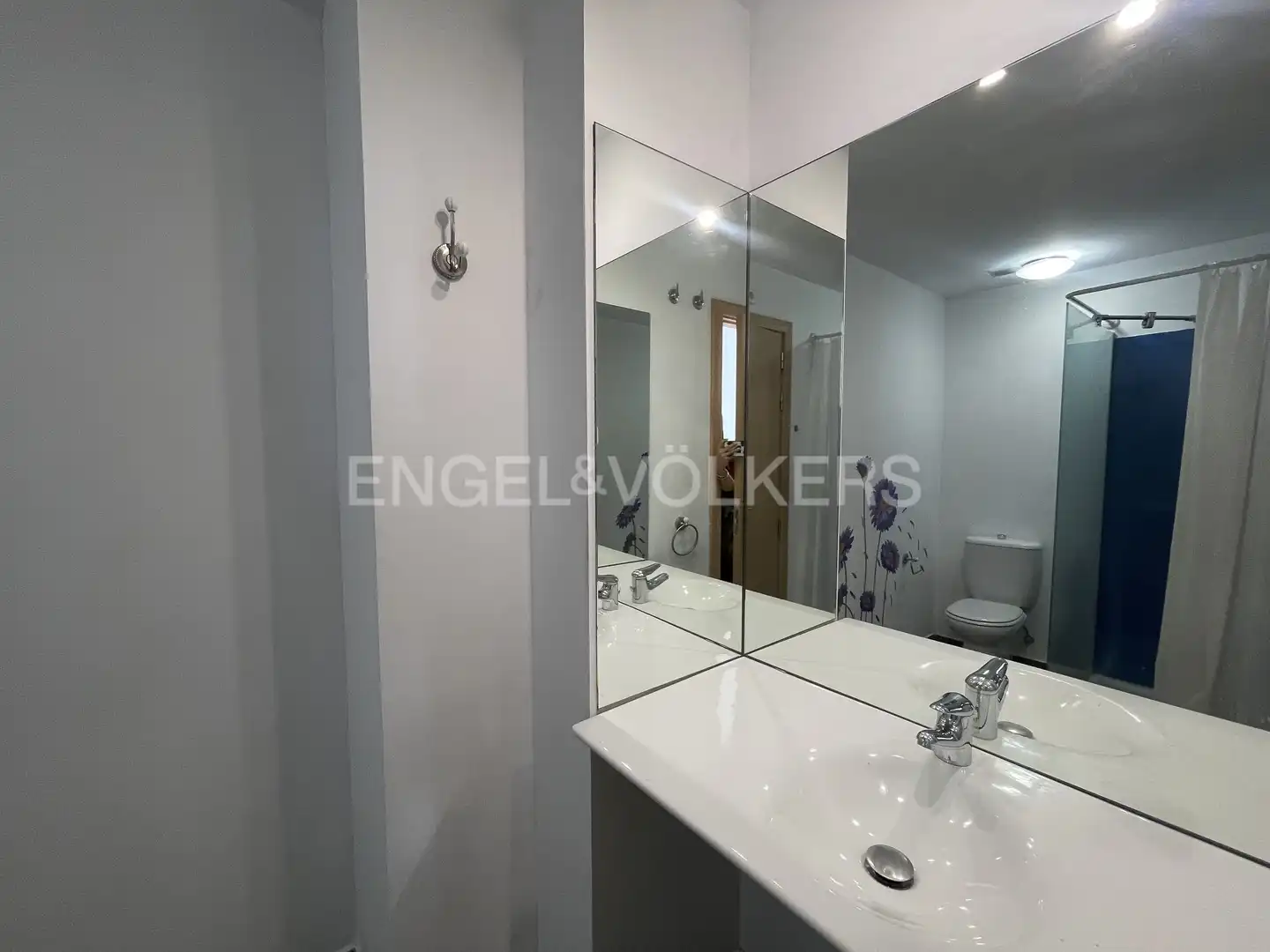 Bathroom of Study for rent in San Sebastián de los Reyes  with Air Conditioner, Heating and Parquet flooring