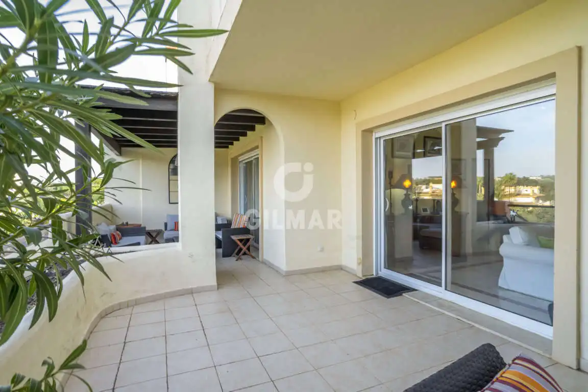 Terrasse von Maisonette zum Verkauf in Sotogrande mit Heizung, Abstellraum und Schwimmbad