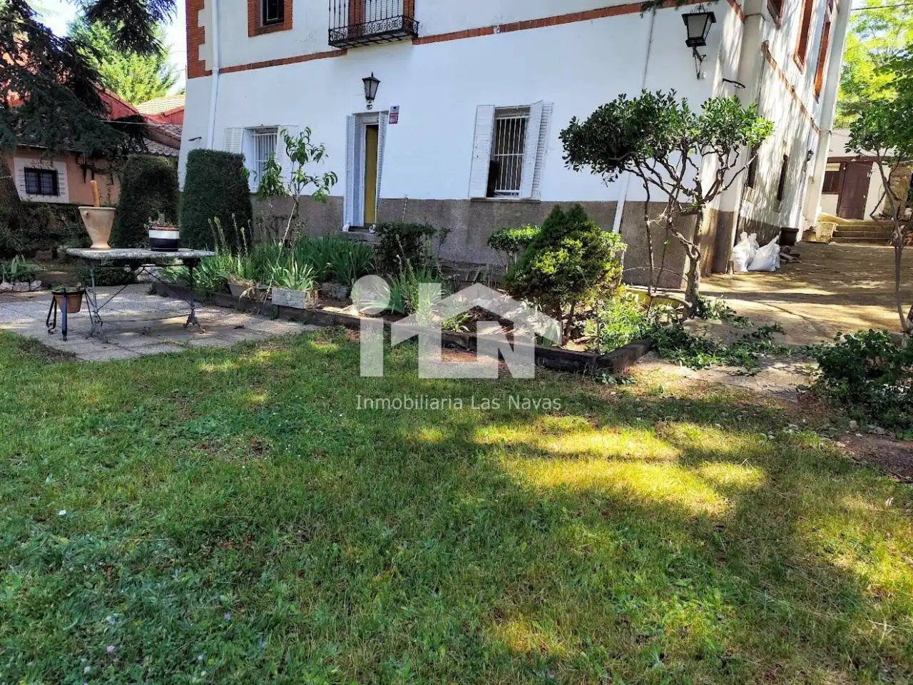 Jardín de Piso en venta en Las Navas del Marqués  con Calefacción, Terraza y Trastero