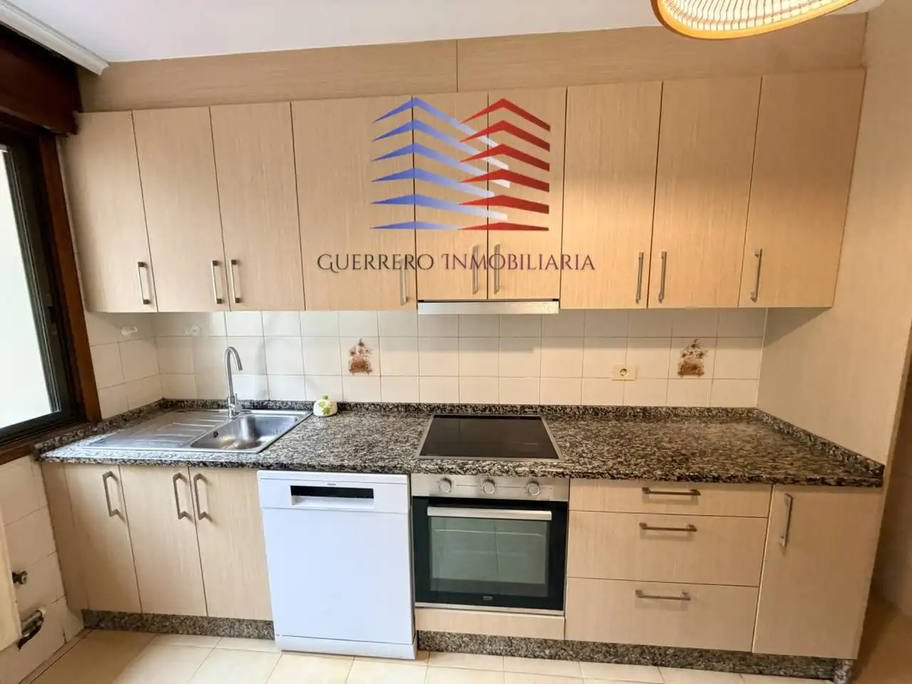 Cocina de Piso de alquiler en Vigo  con Calefacción, Parquet y Terraza