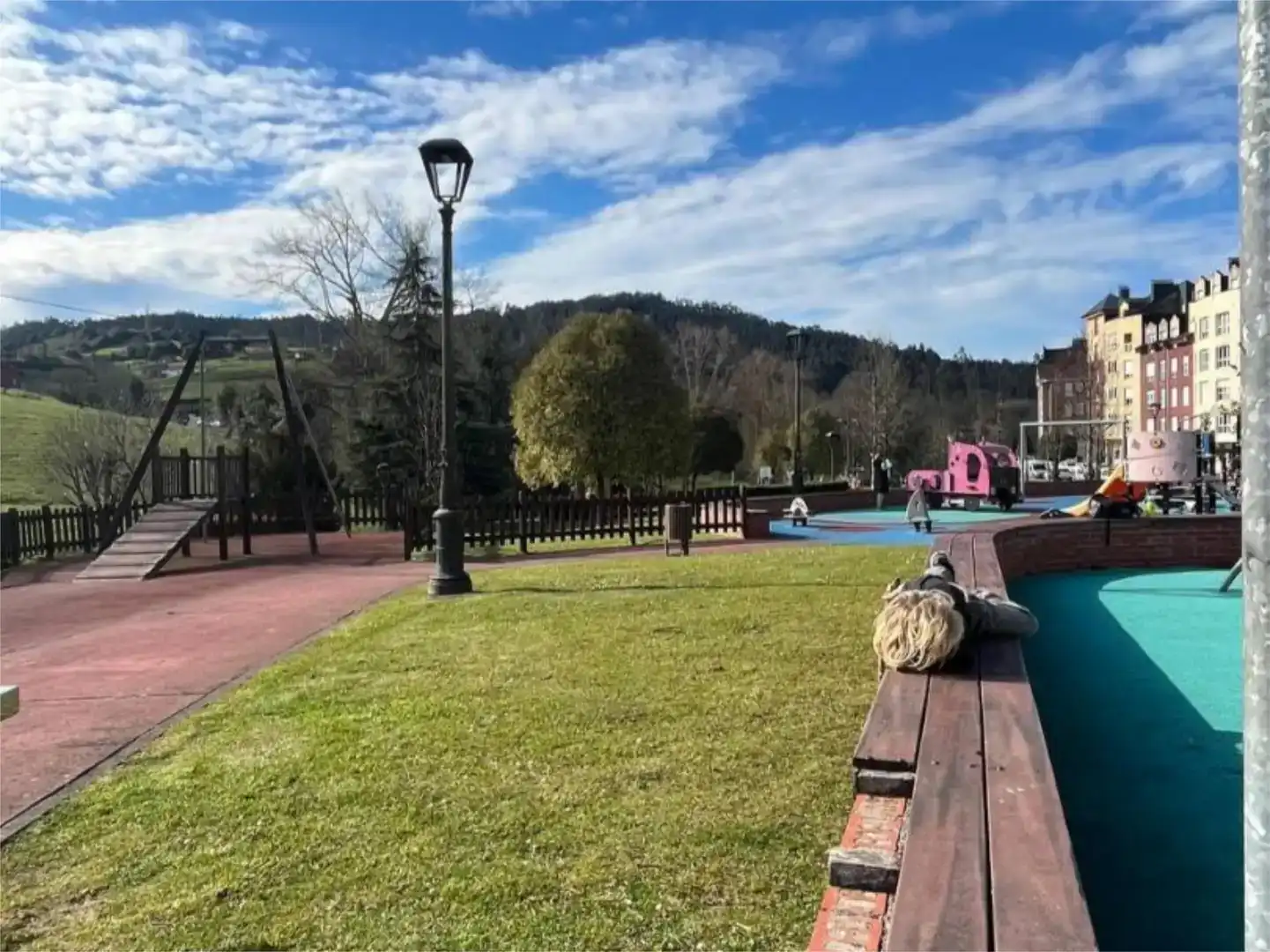 Vista exterior de Pis en venda en Llanera amb Jardí privat, Moblat i Balcó