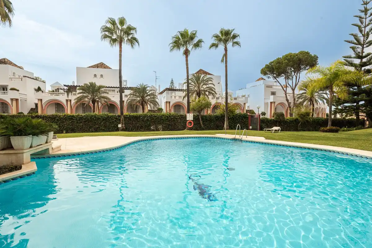Piscina de Àtic en venda en Marbella amb Aire condicionat, Terrassa i Moblat