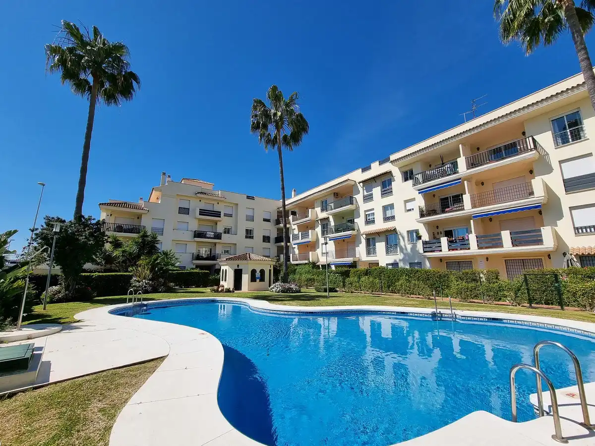 Vista exterior de Apartament en venda en Marbella amb Aire condicionat, Terrassa i Traster