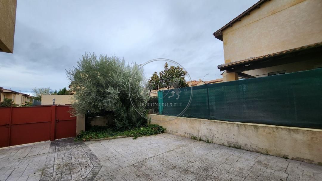 Houses for sale in Hontanares de Eresma  with Heating