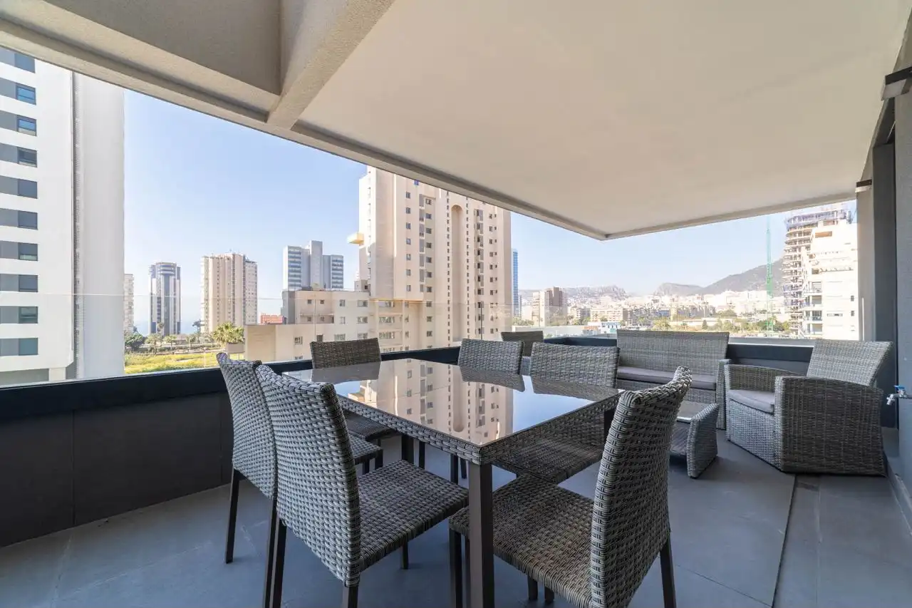 Apartment with pool for sale in Avenida de Rumania 18
