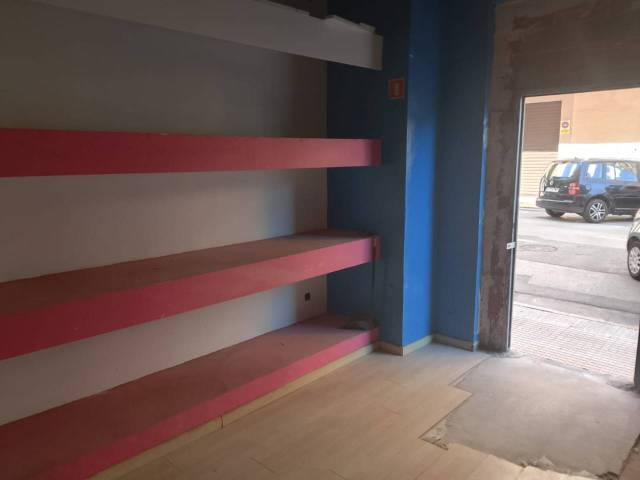 Local comercial en Alquiler en Calle Joan Bautista Anyes, 2 en Oliva pueblo