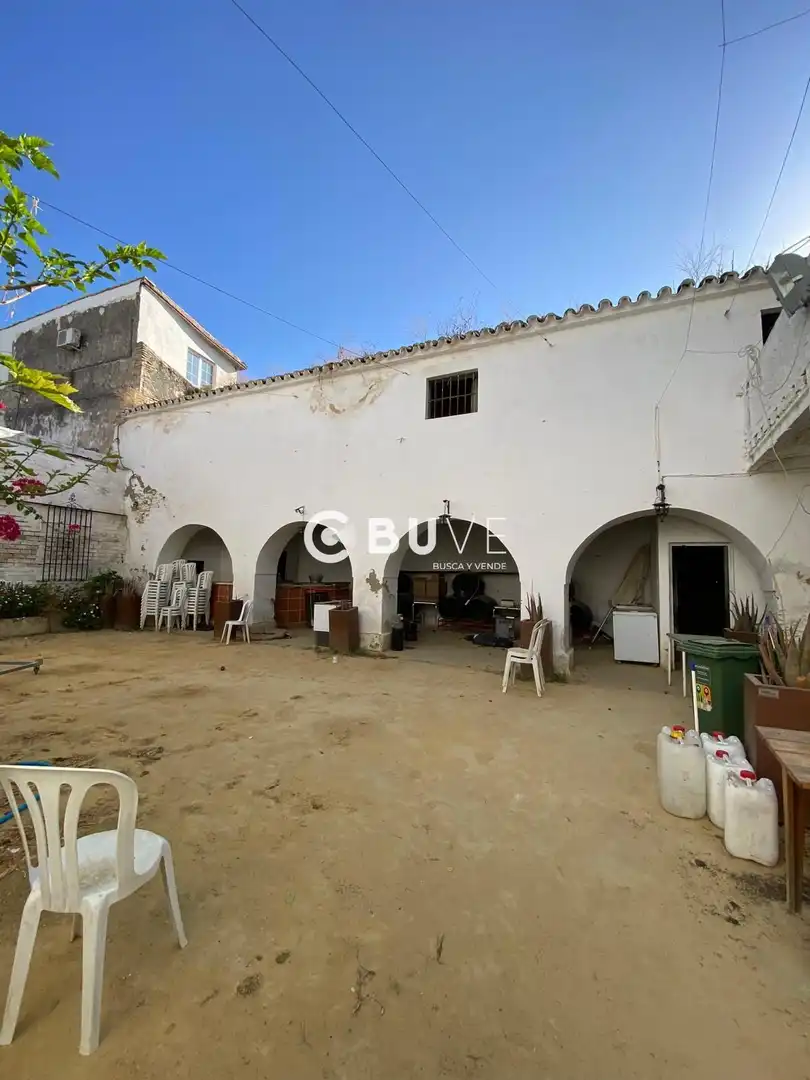 Vista exterior de Casa o xalet en venda en Lebrija amb Calefacció, Jardí privat i Terrassa