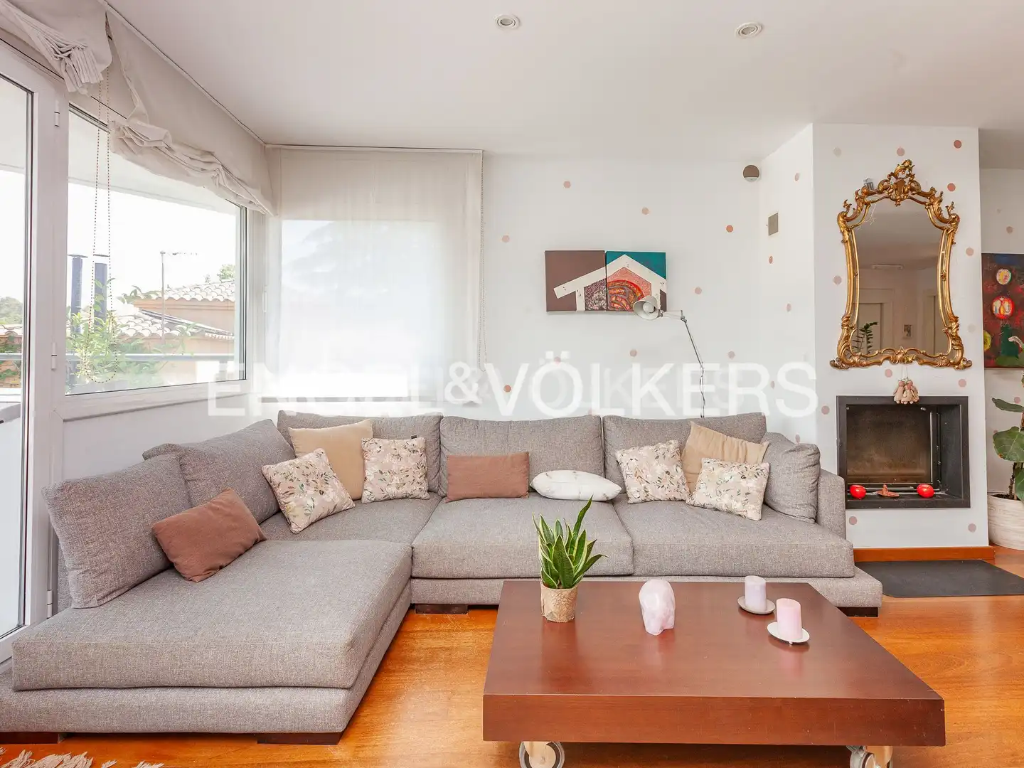Living room of Houses for sale in Sant Cugat del Vallès  with Air Conditioner, Heating and Private garden
