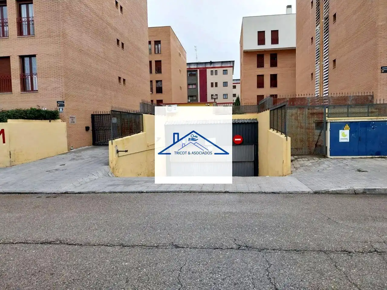 Außenansicht von Erdgeschoss zum Verkauf in Ocaña mit Heizung, Privatgarten und Abstellraum