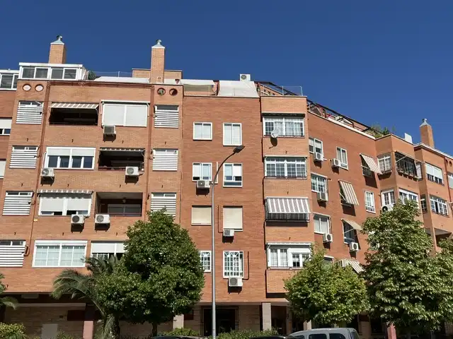 Vista exterior de Pis en venda en Madrid amb Aire condicionat, Calefacció i Terrassa