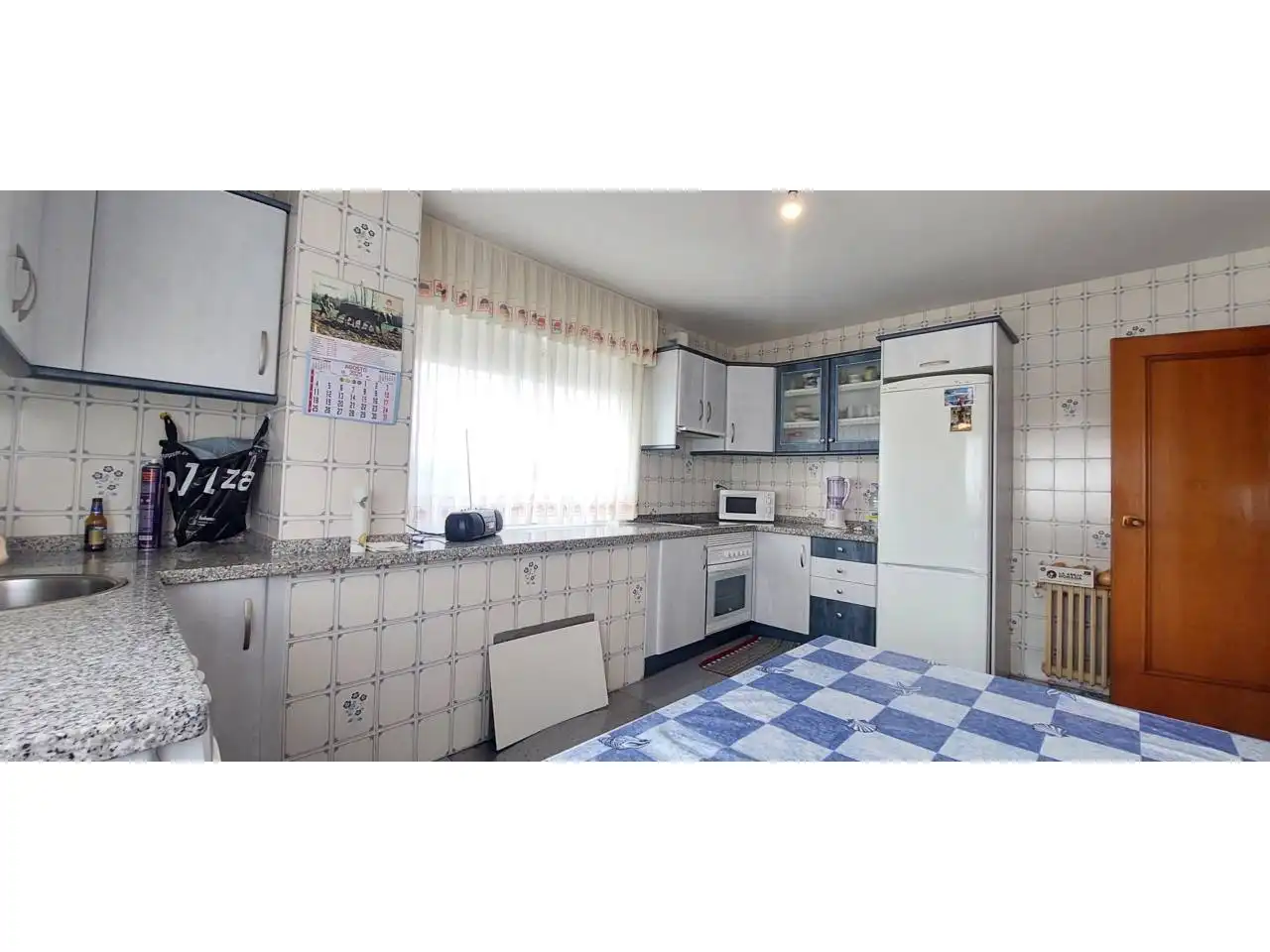Cocina de Casa o chalet en venta en Almanza con Jardín privado, Terraza y Amueblado