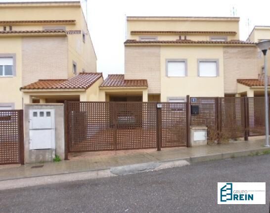 Vista exterior de Casa o xalet en venda en Magán amb Aire condicionat, Moblat i Alarma