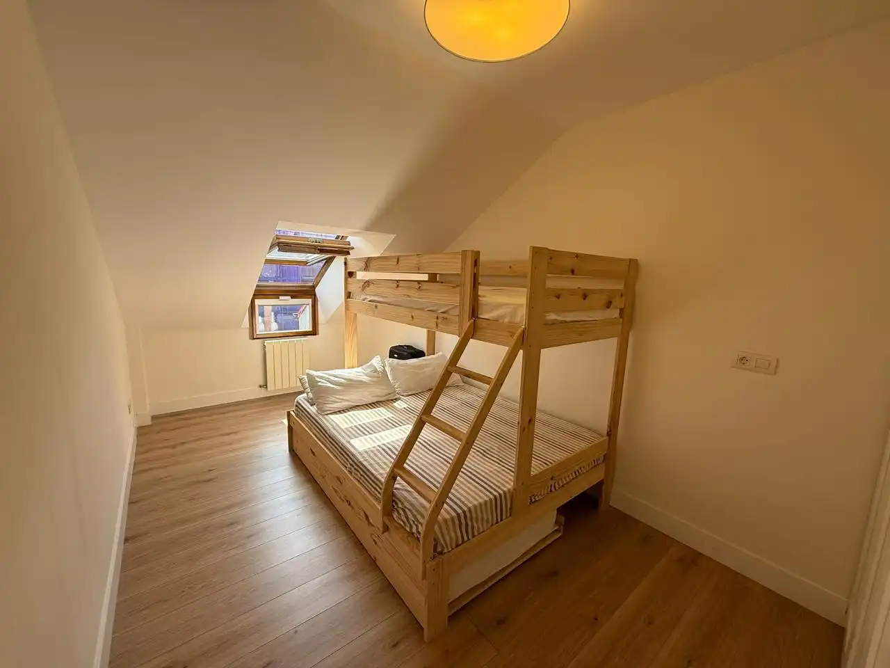 Bedroom of Flat for sale in Castro-Urdiales  with Heating, Parquet flooring and Storage room
