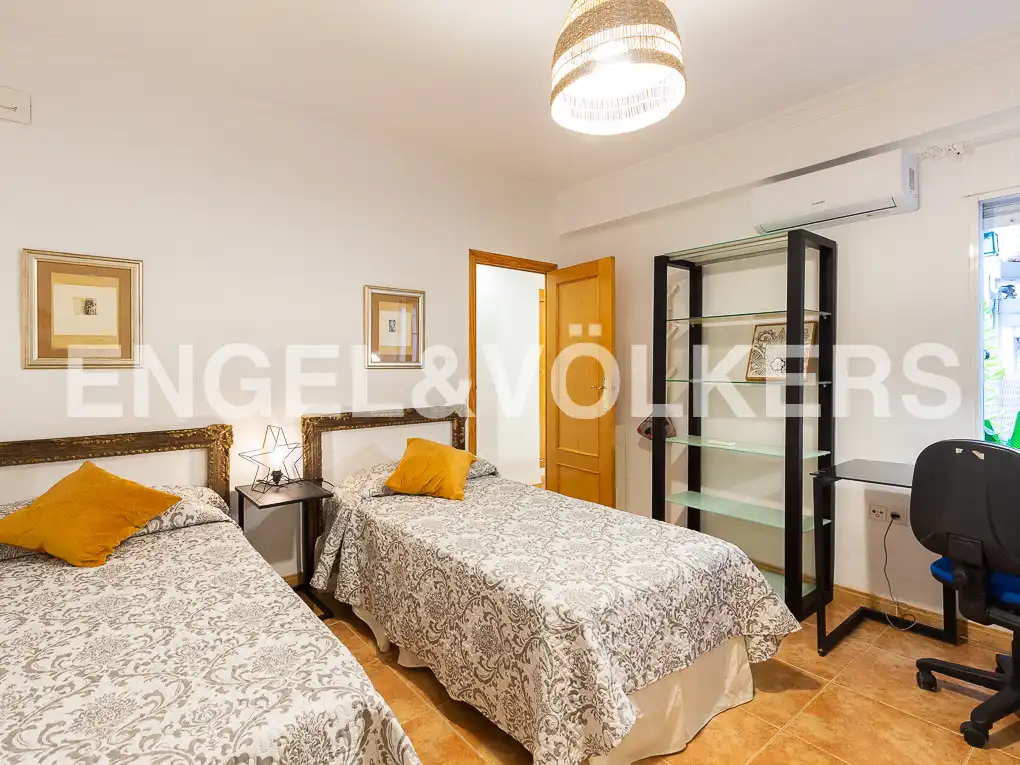 Bedroom of Flat for rent in Valencia  with Air Conditioner, Heating and Terrace