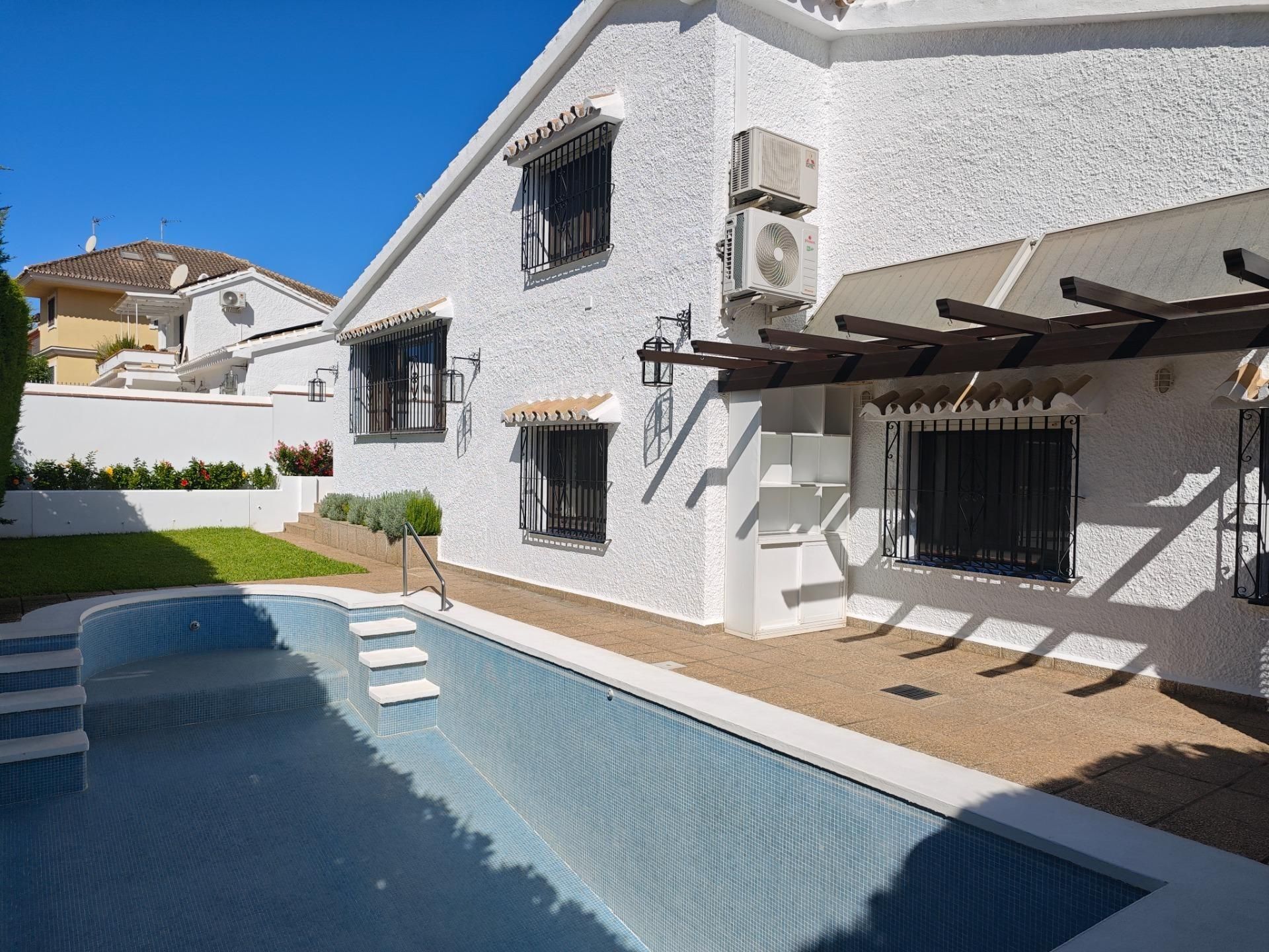 Piscina de Casa o chalet en venta en Fuengirola con Aire acondicionado, Jardín privado y Terraza