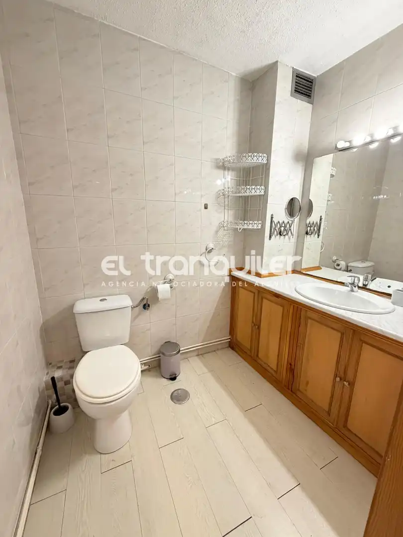 Baño de Piso de alquiler en Madrid con Aire acondicionado, Terraza y Amueblado