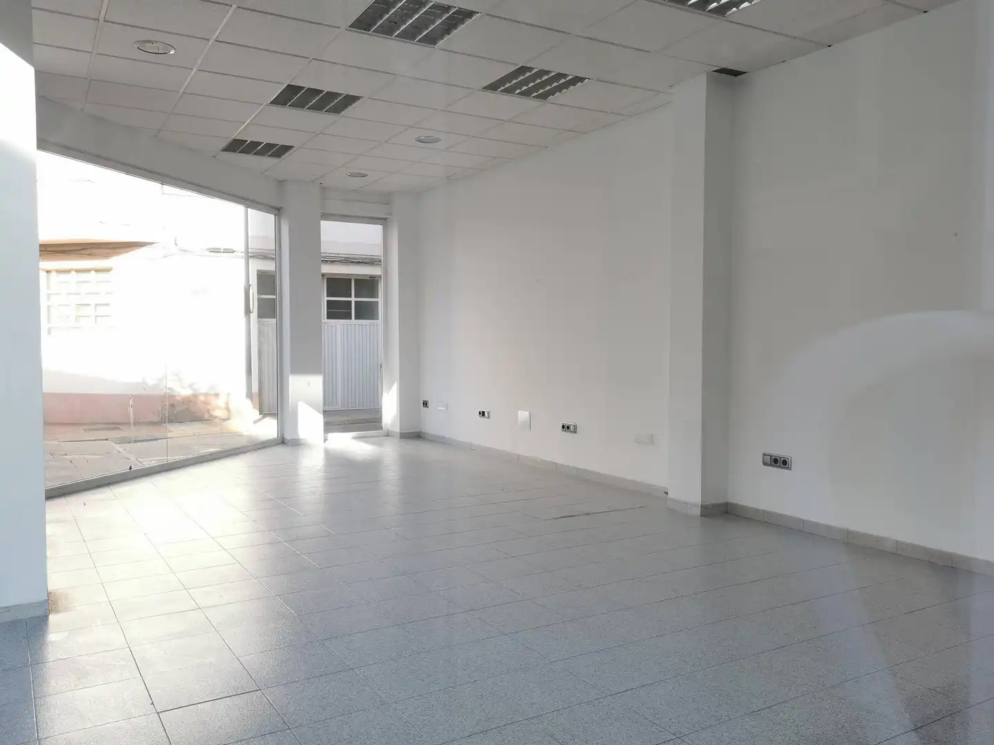 Local comercial en venda a de Catalunya 2, imagen 11