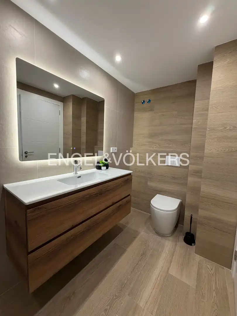 Baño de Piso de alquiler en Valencia con Aire acondicionado, Calefacción y Balcón