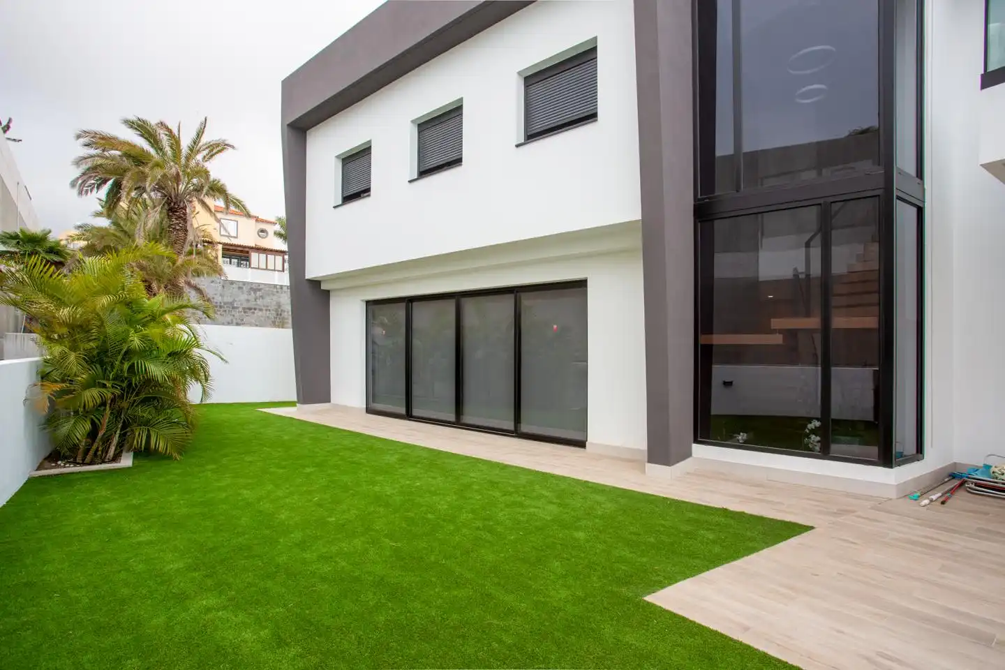 Vista exterior de Casa o chalet en venta en Las Palmas de Gran Canaria con Jardín privado, Terraza y Piscina