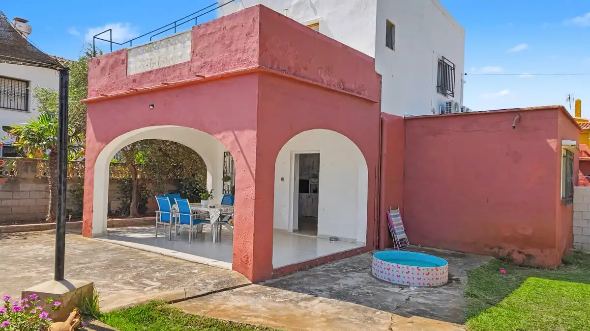 Außenansicht von Haus oder Chalet zum Verkauf in Dénia mit Klimaanlage, Heizung und Terrasse