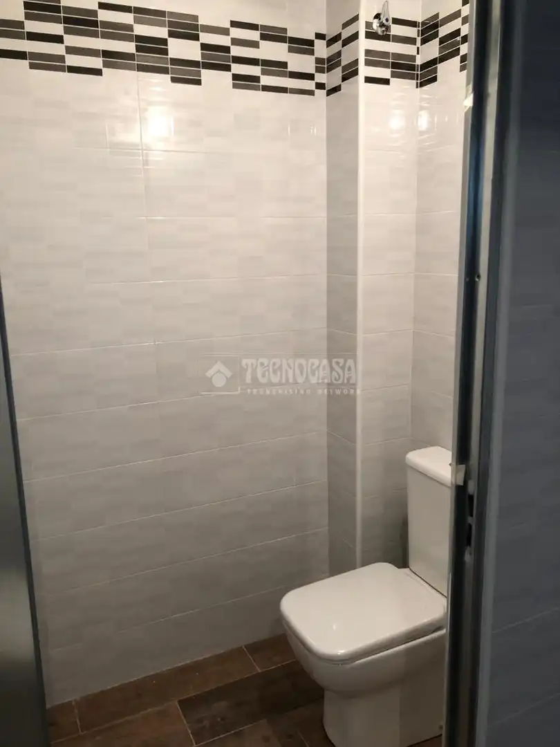 Bany de Edifici en venda en Madrid amb Alarma