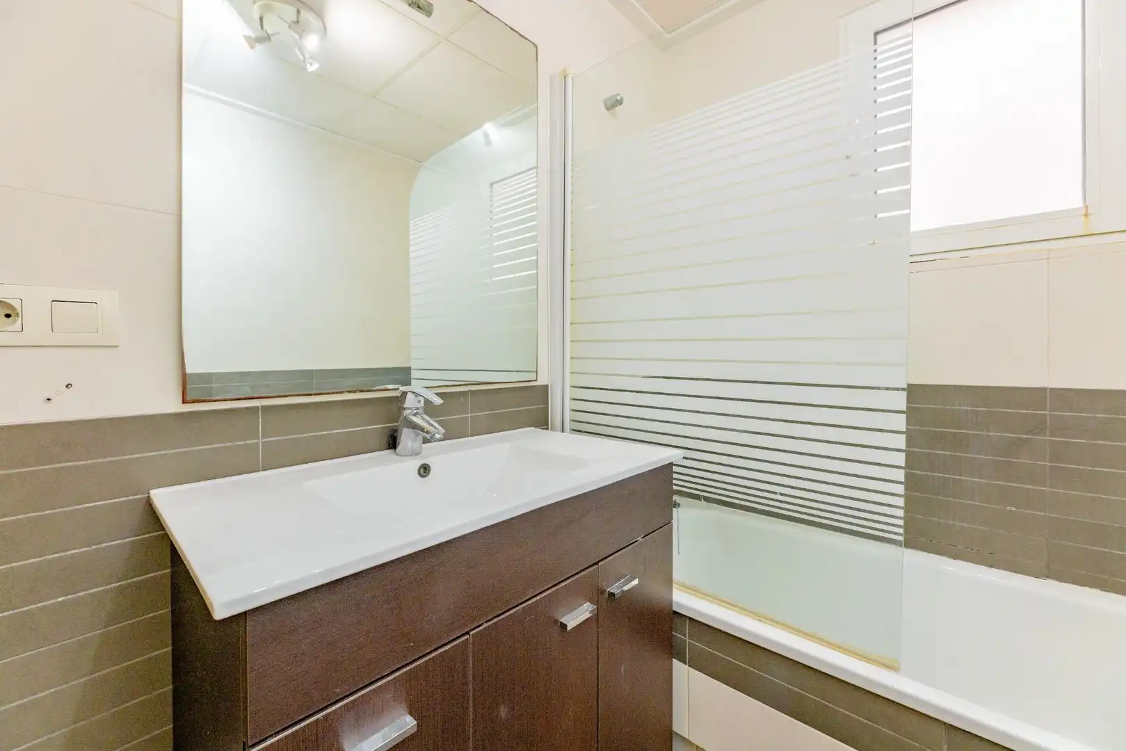 Bathroom of Flat for sale in L'Alcúdia de Crespins  with Air Conditioner