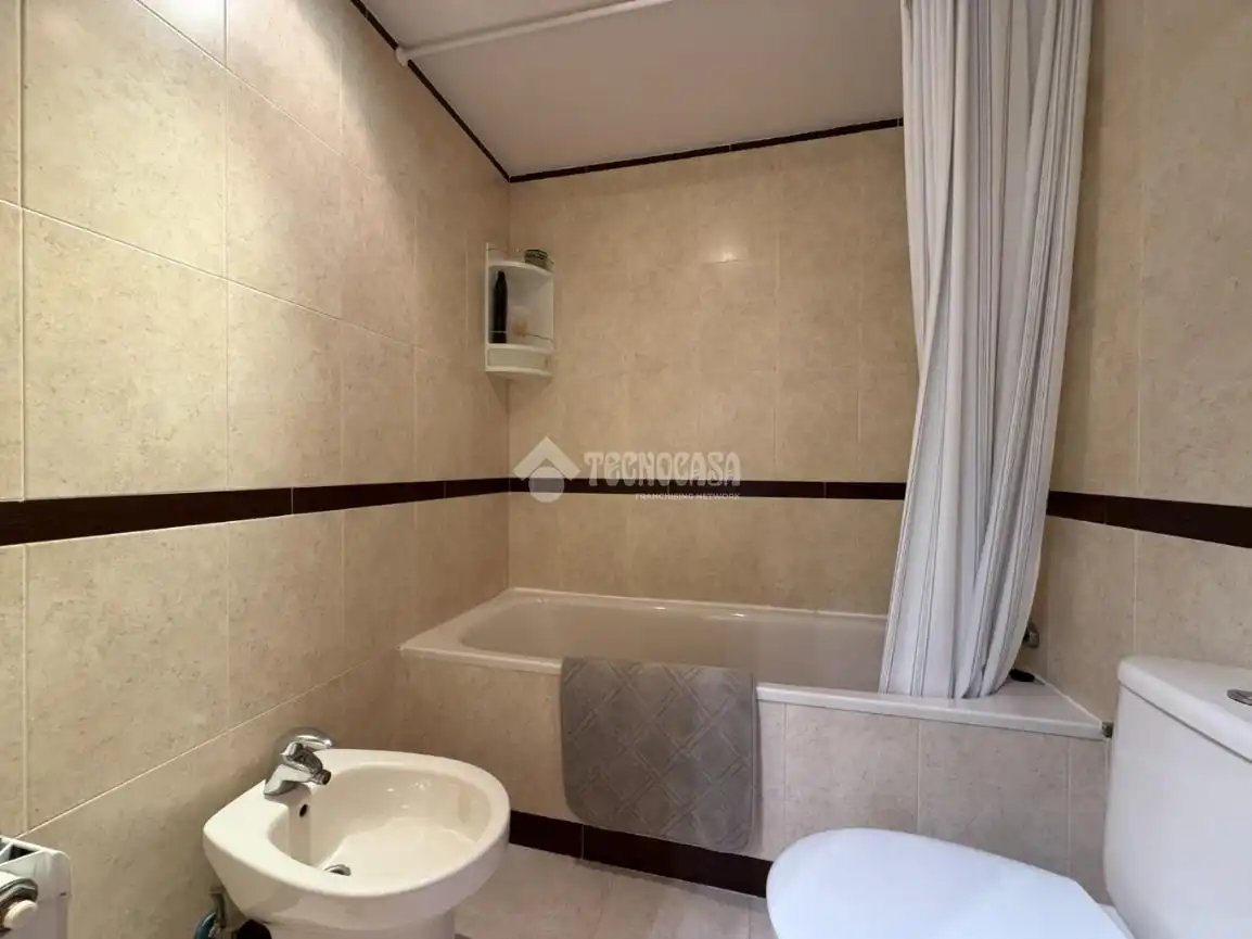 Baño de Casa adosada de alquiler en Algete con Aire acondicionado, Calefacción y Jardín privado